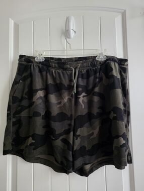 Women's Camouflage Drawstring Shorts - Olive Green
